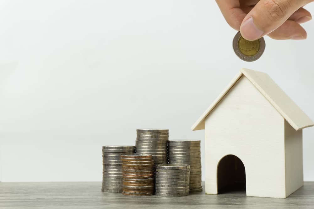 MN Movers Savings as coins are deposited into a house.