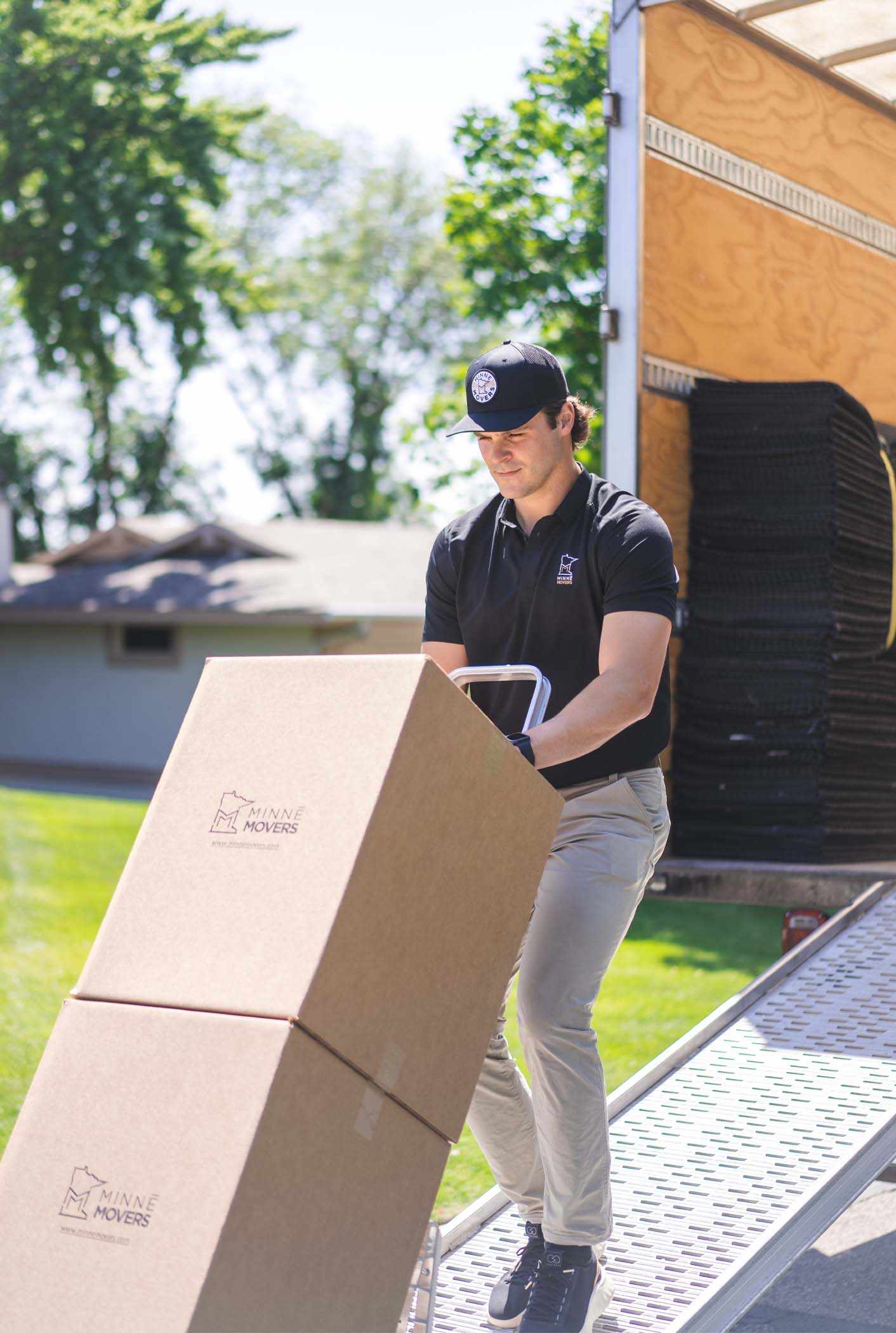 Minnē Movers specialty item moving service