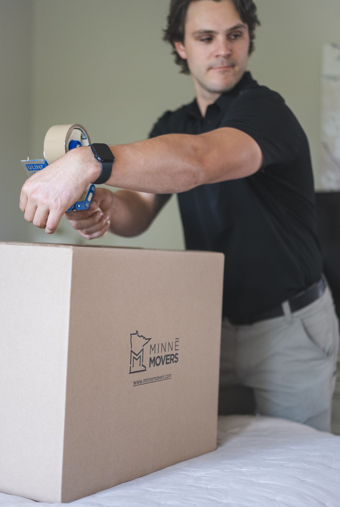 Minnē Movers commercial moving crew